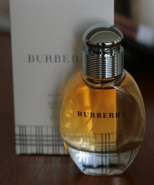 Burberry Classic Woman EDP Bayan Parfüm 100ml - Görsel 3